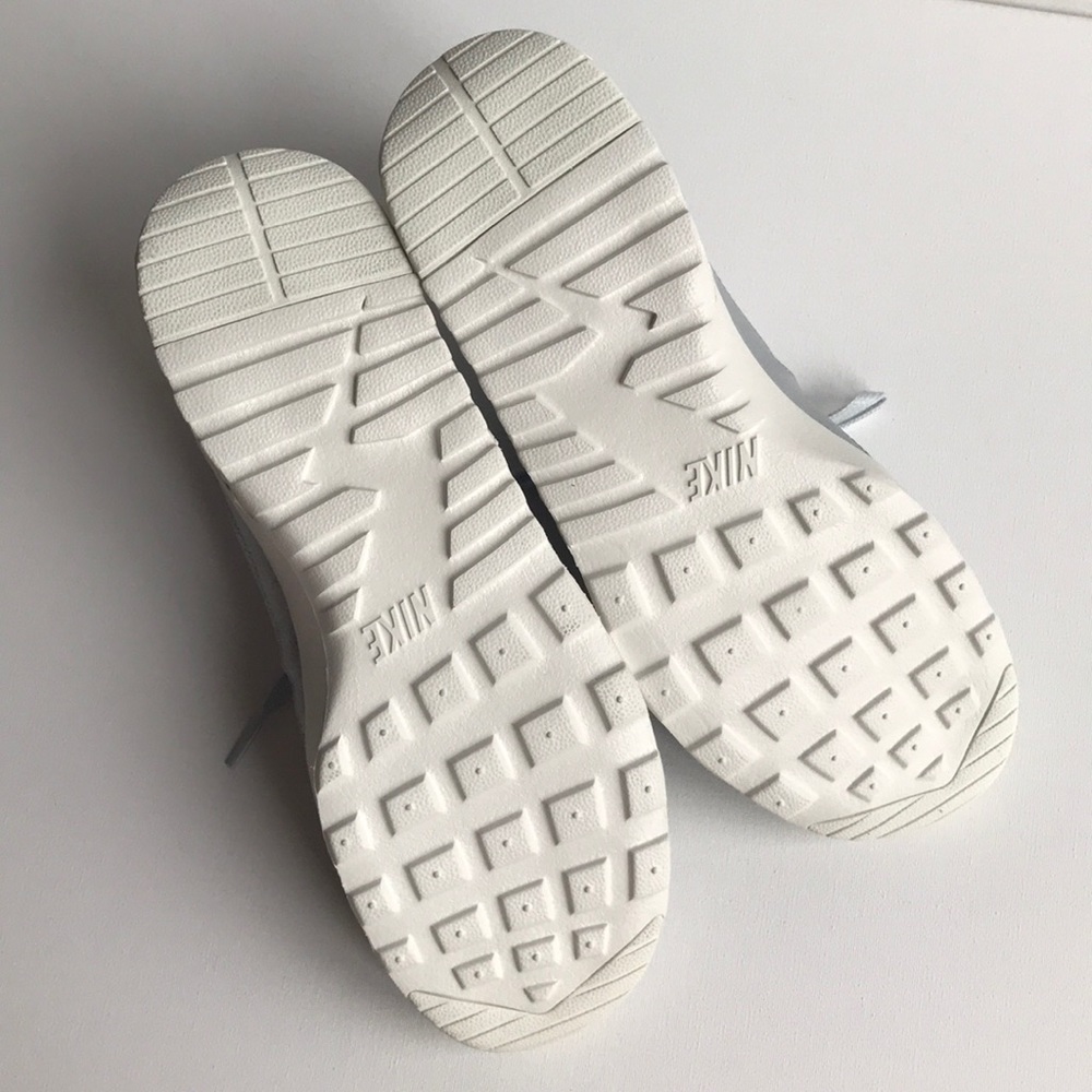 NEW Nike Air Max Thea Platinum Leather Sneakers - Picture 7 of 8